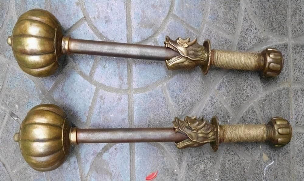 Trong truyen, doi chuy cua Ly Nguyen Ba nang 800 can, con thuc te thi sao?-Hinh-3