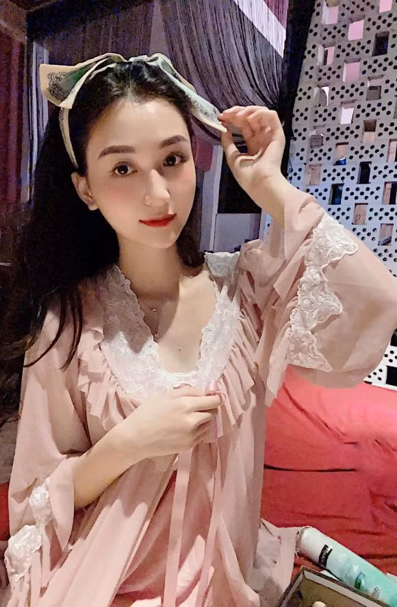 Thu Vu khoe dien thoai moi nhung lai bi dan mang soi ra diem nay-Hinh-19