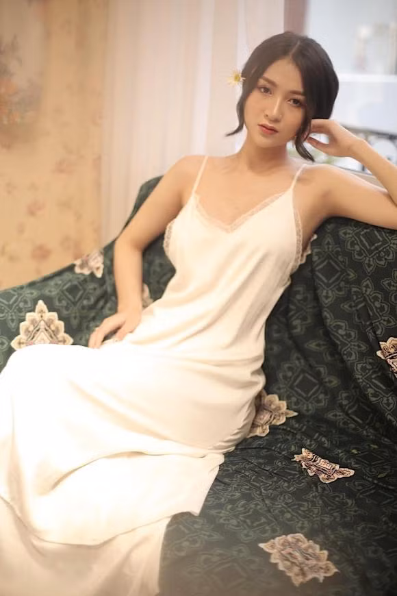 Thu Vu khoe dien thoai moi nhung lai bi dan mang soi ra diem nay-Hinh-12