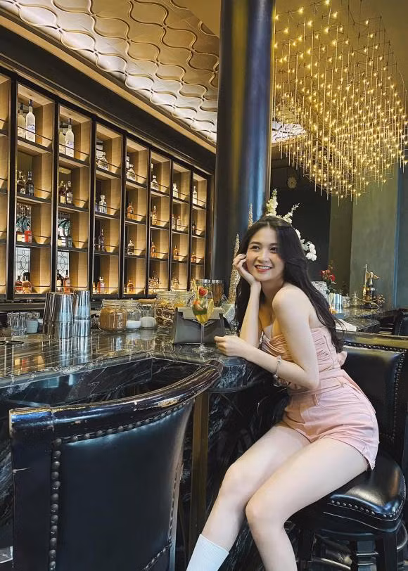 Thu Vu khoe dien thoai moi nhung lai bi dan mang soi ra diem nay-Hinh-15