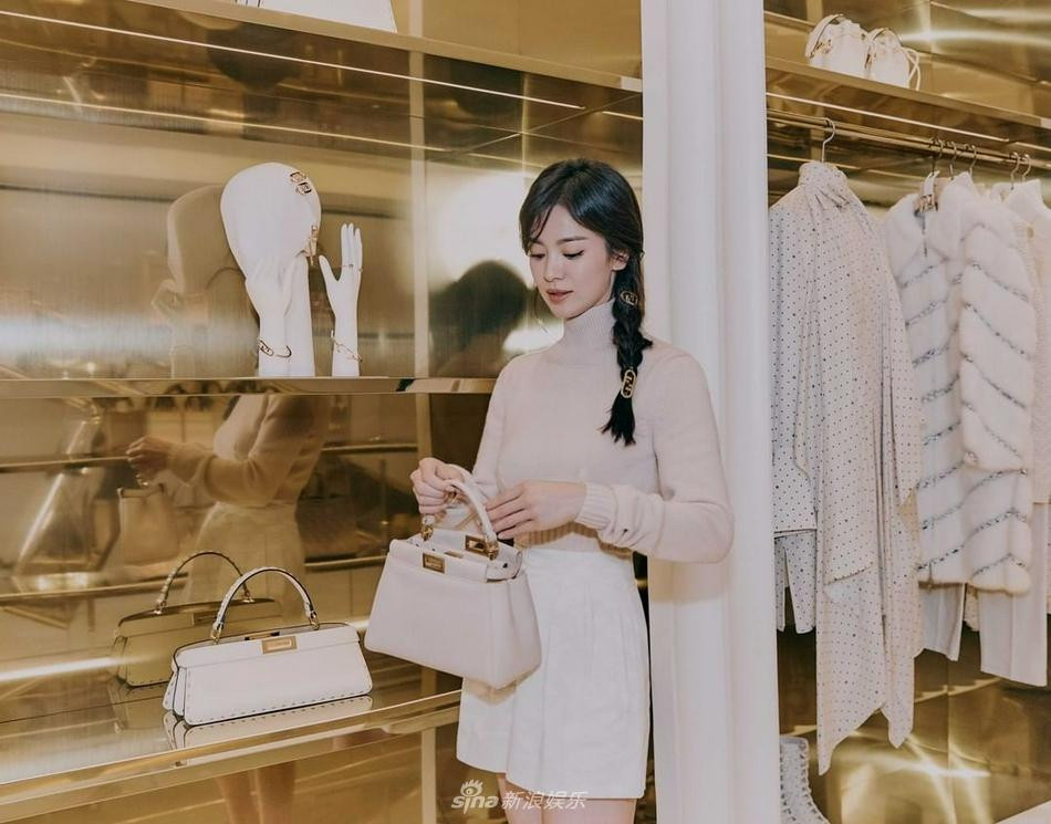 Song Hye Kyo đẹp ngỡ ngàng tuổi 40, không hổ "quốc bảo nhan sắc" Song Hye Kyo dep ngo ngang tuoi 40, khong ho