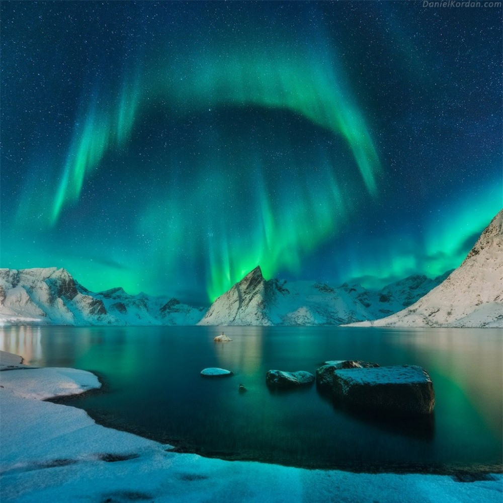 Ánh sáng kỳ ảo trên quần đảo Lofoten, Na Uy. 