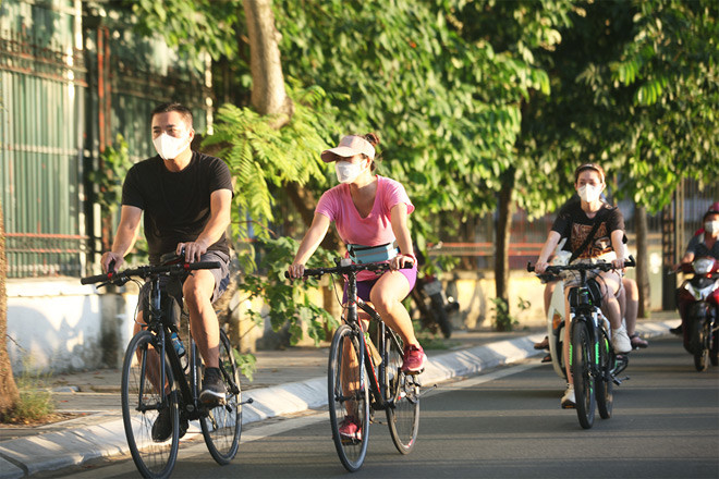  Quanh Hồ Tây có rất nhiều cây, mỗi mùa lại có một loài hoa nở riêng nên mùa nào nơi đây cũng rất đẹp.