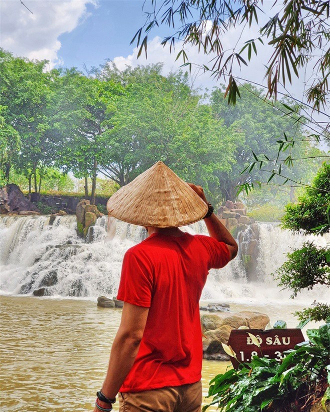 Ngoài TP Biên Hòa và TP Long Khánh, Đồng Nai còn có 9 huyện: Cẩm Mỹ, Định Quán, Long Thành, Nhơn Trạch, Tân Phú, Thống Nhất, Trảng Bom, Vĩnh Cửu và Xuân Lộc.