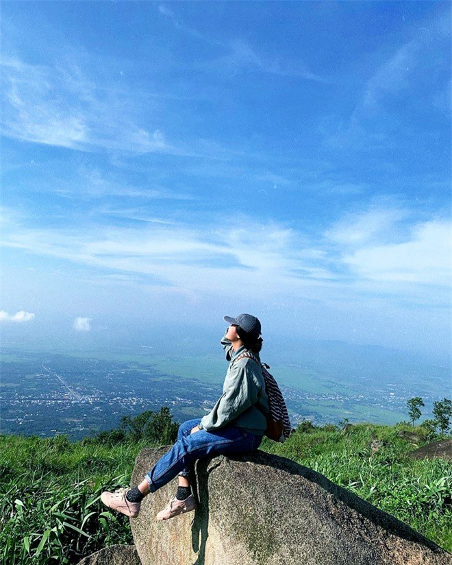 Chứa Chan - Gia Lào là ngọn núi nổi tiếng ở huyện Xuân Lộc, tỉnh Đồng Nai, cao 837 m. Đây là điểm leo núi ưa thích của nhiều bạn trẻ khu vực miền Đông Nam Bộ. Năm 2012, núi Chứa Chan - Gia Lào được xếp hạng danh lam thắng cảnh quốc gia.