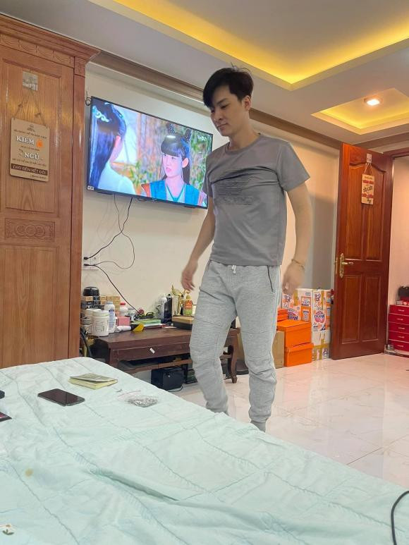 Lam Khanh Chi hao hung khoe chong bo game duoc 5 ngay-Hinh-5