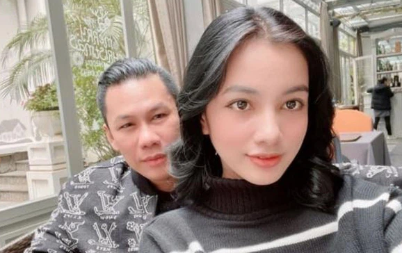 Chồng cũ Lệ Quyên và Cẩm Đan bị bắt gặp khoảnh khắc "ôm hôn nhau" - Hình 4 Chong cu Le Quyen va Cam Dan bi bat gap khoanh khac