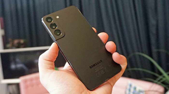 Thu thach tha roi Galaxy S22, ket qua khien nhieu nguoi bat ngo