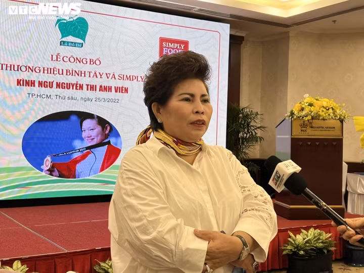 Ba Le Thi Giau tiep tuc kien Nguyen Phuong Hang doi boi thuong 1.000 ty dong