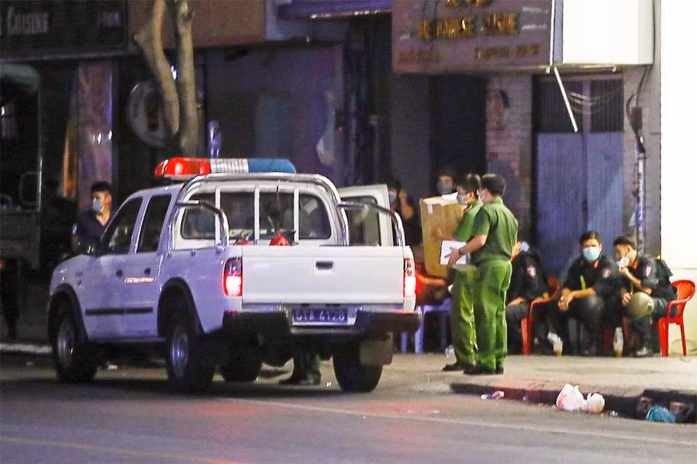 Kham xet 2 can nha cua ba Nguyen Phuong Hang, cong an thu giu nhieu tai lieu