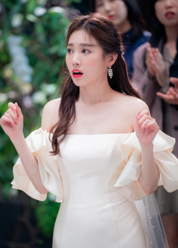 My nhan co doi chan dat gia nhat Kbiz: Style trong phim sang xin-Hinh-5