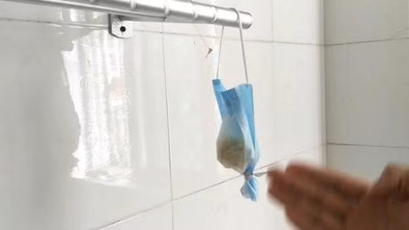 Tron gung, dau gio theo cach nay: Day lui mui hoi kho chiu trong nha-Hinh-4