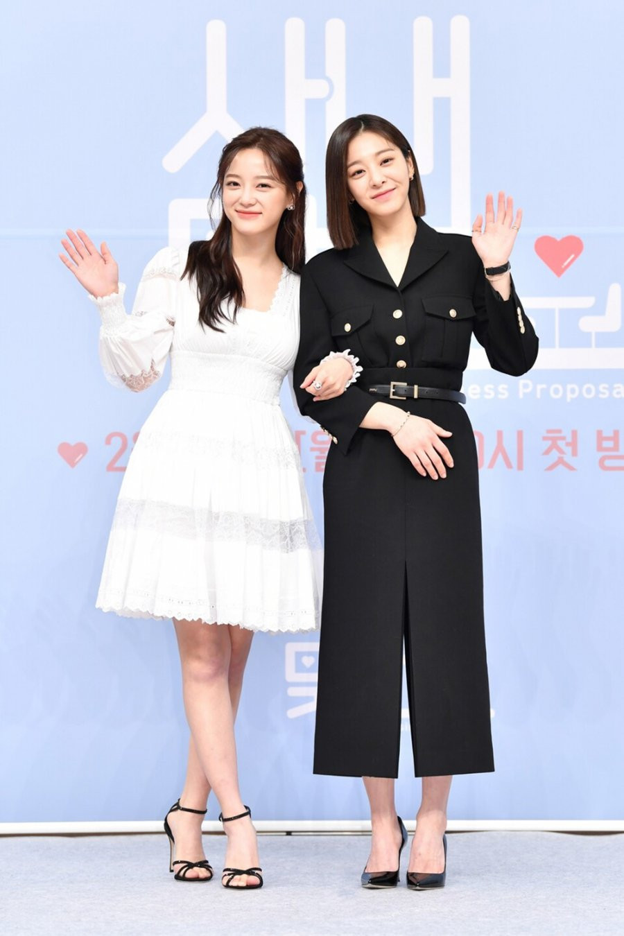 Nu phu Hen Ho Chon Cong So: Style trong phim thanh lich, ngoai doi gian di-Hinh-9