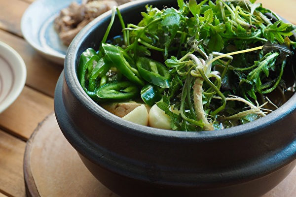 Loại rau dại được ca ngợi là “cỏ tiên” dưỡng nhan, giảm mỡ máu - Hình 4 Loai rau dai duoc ca ngoi la “co tien” duong nhan, giam mo mau-Hinh-4