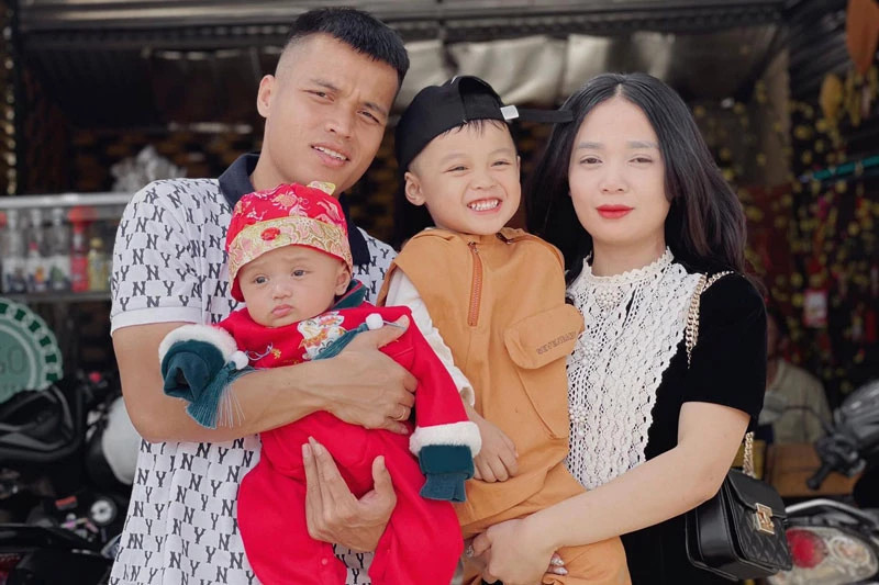 Ve dep man ma cua ba xa tien ve khoac ao Dong A Thanh Hoa