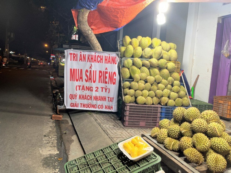 Giá sầu riêng nhảy múa từng ngày, cửa hàng khuyến mãi lạ Gia sau rieng nhay mua tung ngay, cua hang khuyen mai la