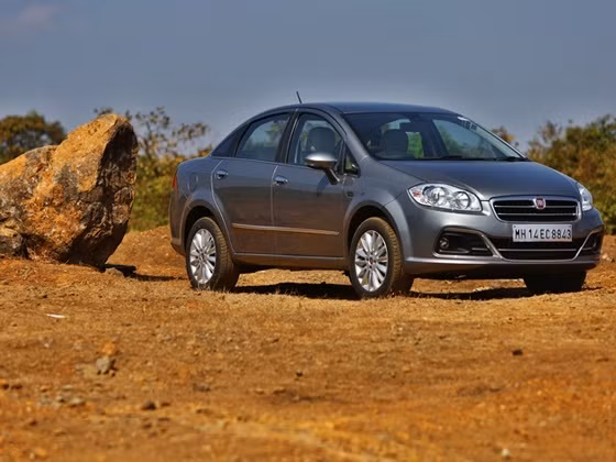 Phiên bản Linea cải tiến của hãng xe Fiat gần đây có doanh số bán không được tốt vì sức hút thương hiệu thấp. Đây là lý do nhà sản xuất ô tô Italia giảm giá Linea để thu hút thêm khách hàng. (Mức giảm giá: 1.300 USD).