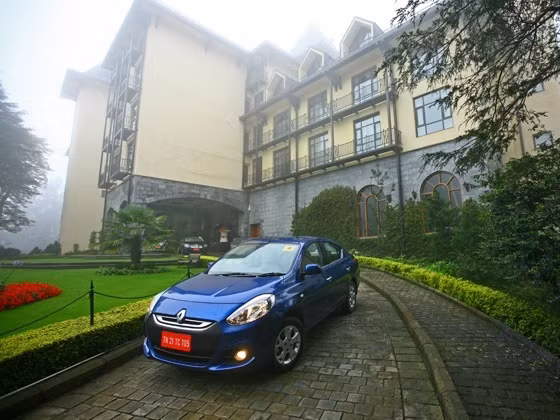 Đối thủ chính của Renault Scala là Nissan Sunny vì thế khi Nissan Sunny giảm giá thì Renault Scala buộc phải hạ giá theo. (Mức giảm giá: 600 USD).