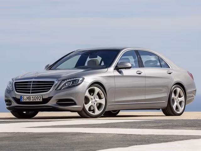 Mercedes-Benz S550: Đây là mẫu xe có chất lượng hàng đầu trong dòng xe hạng sang. Xe sử dụng những công nghệ tiên tiến nhất hiện nay như khả năng chạy và dừng tự động trong trường hợp khẩn cấp. Mercedes-Benz S550 hoạt động rất êm ái và cabin gần như không có tiếng ồn.