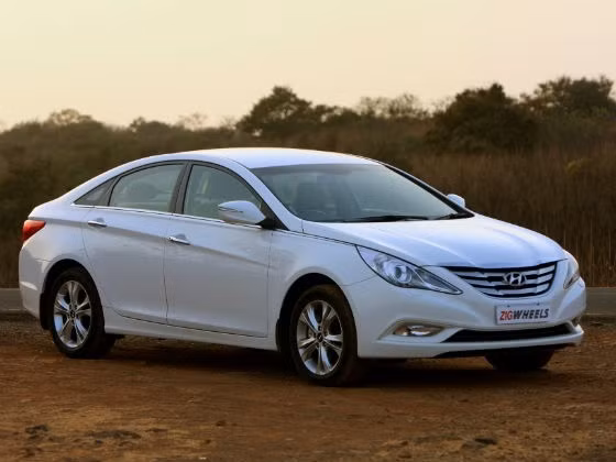  Hyundai Sonata được trang bị 1 loại động cơ xăng là nguyên nhân chính khiến tốc độ bán của mẫu xe này rất chậm. Một lý do nữa khiến mẫu Sonata không hấp dẫn khách hàng Ấn Độ là sức hút thương hiệu Hyundai đang sụt giảm. (Mức giảm giá: 1.500 USD).