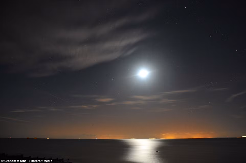 Lúc cực điểm, mưa sao băng Geminids tạo ra khoảng 50 đến 100 vệt sáng trên bầu trời trong vòng 1 giờ.