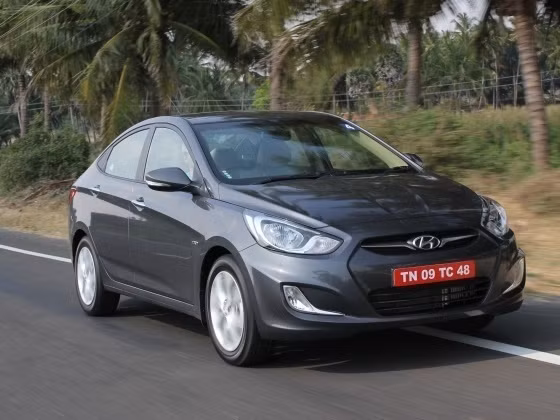 Phiên bản mới của mẫu Hyundai Verna dự kiến sẽ ra mắt vào đầu năm tới. Bởi vậy trong 2 tháng cuối năm, hãng xe của Hàn Quốc quyết định giảm giá mẫu Verna để cạnh tranh với Honda City và Maruti Ciaz. (Mức giảm giá: 1.060 USD).