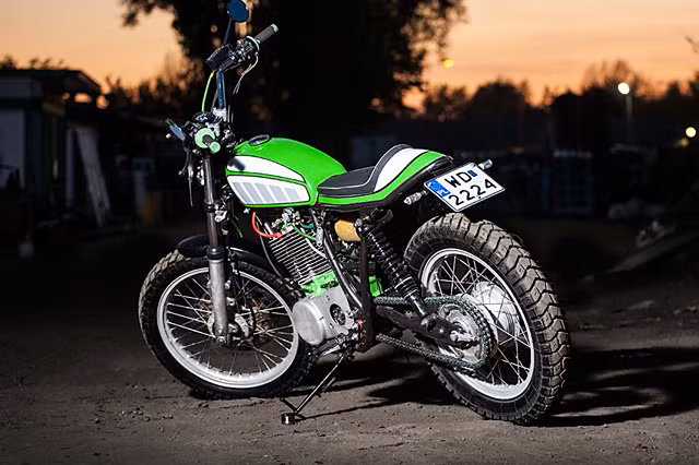 Bình xăng của chiếc Yamaha SR500 được thay thế bằng một bình xăng từ chiếc xe khác do bạn Sławomir tặng lại.