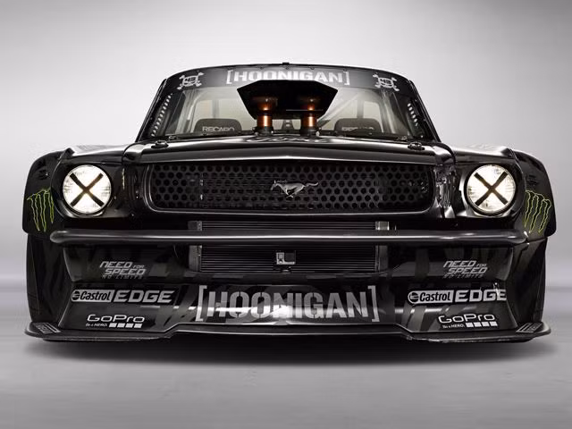 Hãng độ ASD Motorsports ở Charlotte, North Carolina, mất tới 2 năm nâng sức mạnh cho chiếc Ford Mustang bằng động cơ "khủng" Roush Yates V8 dung tích 6.7L với công suất 845 mã lực và mô-men xoắn 720Nm.