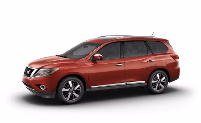 Mẫu Pathfinder của Nissan tiếp tục lọt vào vị trí đầu tiên trong danh sách những xe SUV loại vừa ít tin cậy nhất năm 2014. Pathfinder 2014 được cải tiến rất nhiều so với phiên bản năm 2013 nhưng nó gặp phải nhiều vấn đề phát sinh.