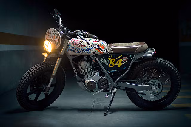 Sau khi mua được chiếc Honda CLR 125 City Fly từ một người đưa bánh pizza, công việc đầu tiên của nhóm độ Dream Wheels Heritage ở Bồ Đào Nha là thực hiện một số thay đổi đối với khung của xe để phù hợp với ý tưởng của họ.