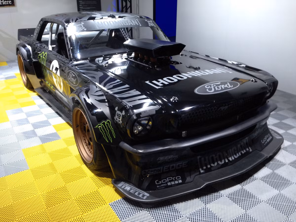 Chiếc Hoonicorn RTR Mustang sẽ đồng hành trong video biểu diễn xe hơi mạo hiểm mang tên Gymkhana Seven.