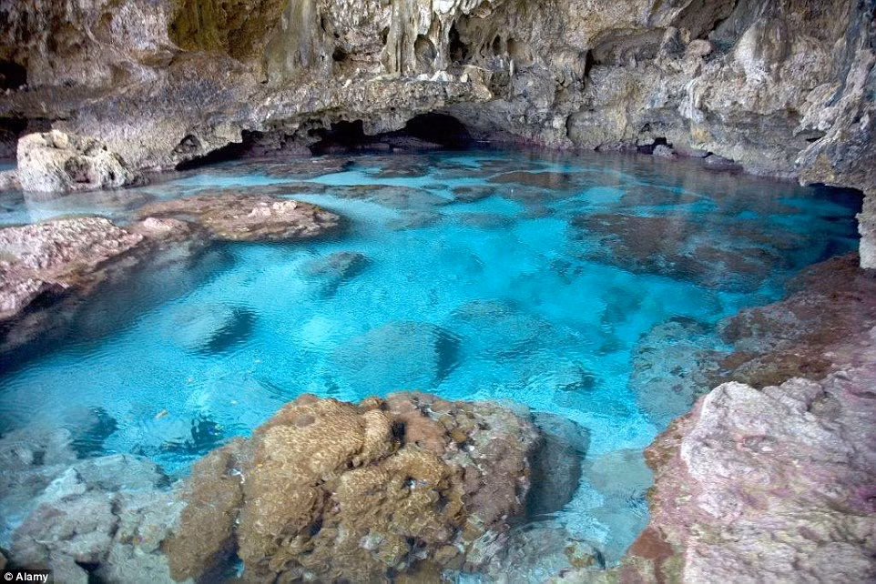3. (Niue – 7.000 lượt khách): Phần lớn người dân đã chuyển khỏi quốc đảo tuyệt đẹp này vì vị trí hẻo lánh của nó, cách New Zealand khoảng 2.400 km. Hiện chỉ có khoảng 1.400 người sống trên hòn đảo này.
