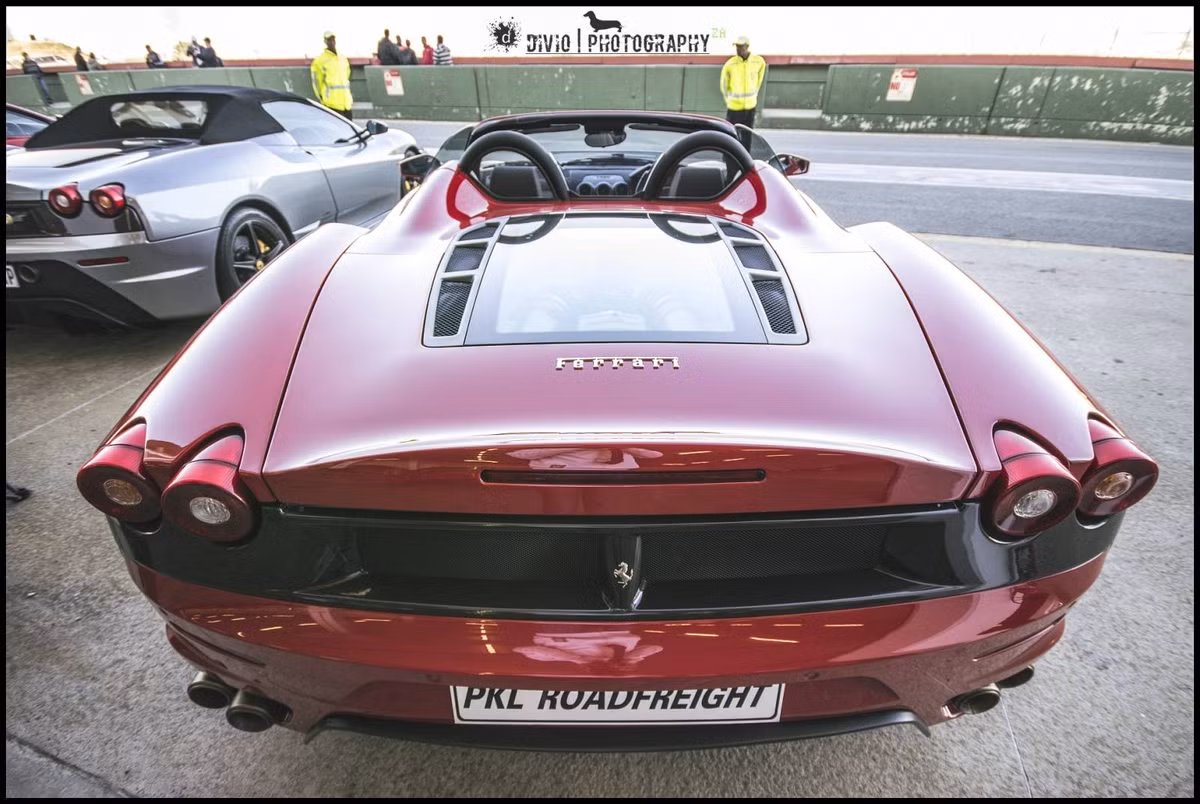 Người hâm mộ có thể thỏa sức chiêm ngưỡng những mẫu xe thành công nhất của hãng xe Ferrari.