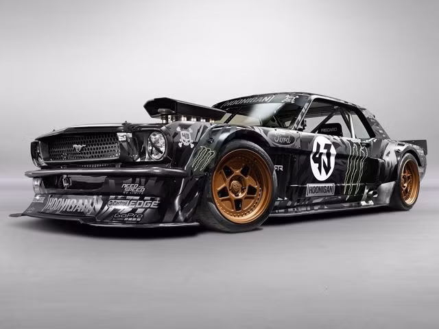 Hoonicorn RTR Mustang dành cho tay đua biểu diễn mạo hiểm nổi tiếng Ken Block được độ từ chiếc Ford Mustang đời cũ.