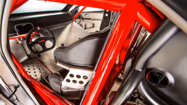 Với công suất cực khủng, Sleeper Camry chỉ mất 9,8 giây để hoàn thành khoảng 400m đầu tiên.