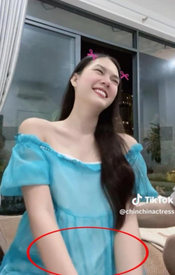 Dien vien Ngoc Trinh lo vong 2 lum lum nhu mang thai-Hinh-4