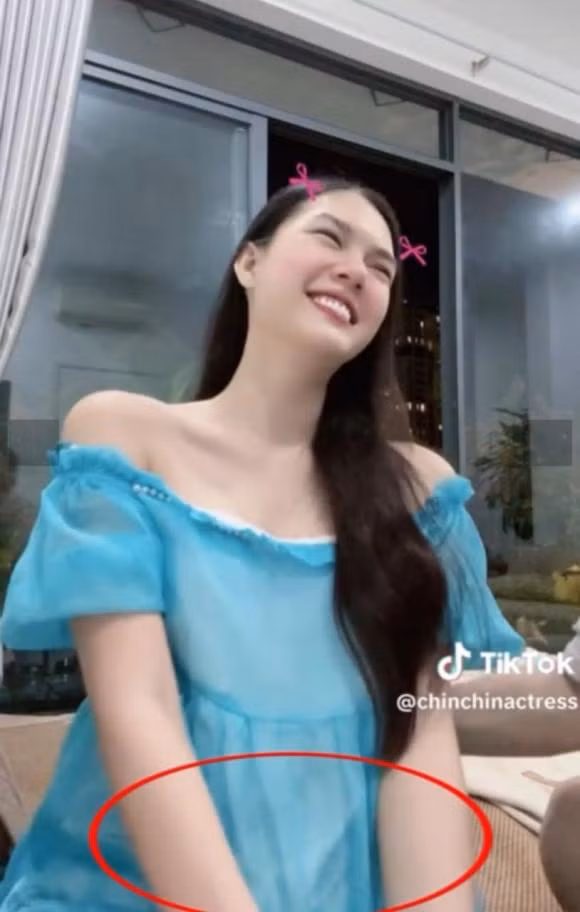 Dien vien Ngoc Trinh lo vong 2 lum lum nhu mang thai-Hinh-4