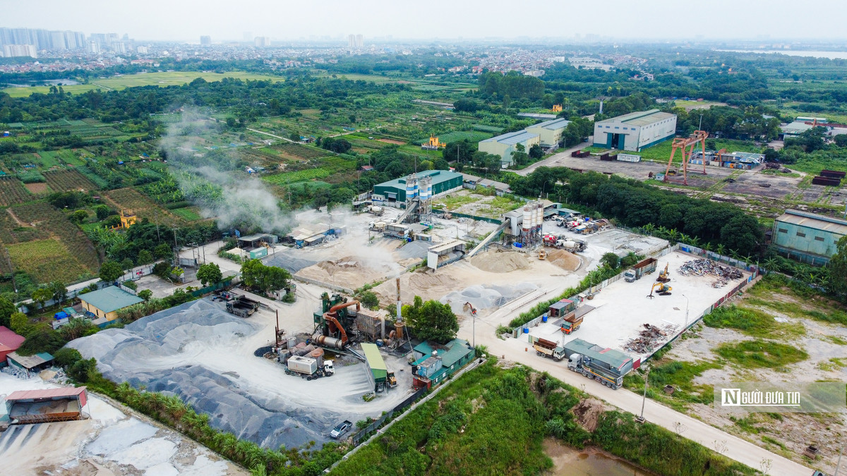 Toàn cảnh khu đất của Công ty Phú Nguyên (giáp khu vực cảng Khuyến Lương) được UBND Tp.Hà Nội cho thuê để thực hiện dự án bãi chứa tập kết, sản xuất kinh doanh vật liệu xây dựng nhưng hiện trạng đã bị "biến tướng".