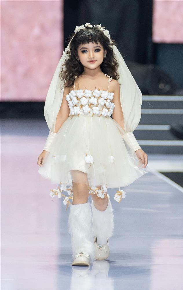 n Nhiên bộc lộ năng khiếu nghệ thuật từ khi 2 tuổi. Ngoài đóng phim, An Nhiên còn là mẫu nhí phủ sóng khá nhiều sàn diễn thời trang.