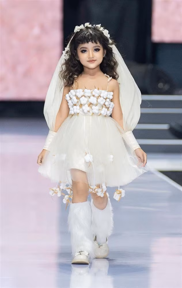 An Nhiên bộc lộ năng khiếu nghệ thuật từ khi 2 tuổi. Ngoài đóng phim, An Nhiên còn là mẫu nhí phủ sóng khá nhiều sàn diễn thời trang.