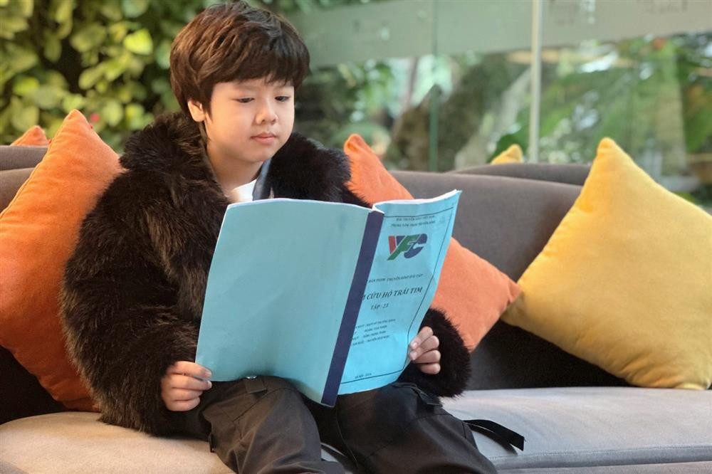 ảo Nam là một trong những gương mặt nhí đang phủ sóng phim giờ vàng VTV. Hiện tại, Bảo Nam đóng vai bé Gôn trong "Trạm cứu hộ trái tim", bé Bo trong phim "Người một nhà". Ngoài ra, Bảo Nam cũng đóng vai Hiệp khi nhỏ trong "Lỡ hẹn với ngày xanh".