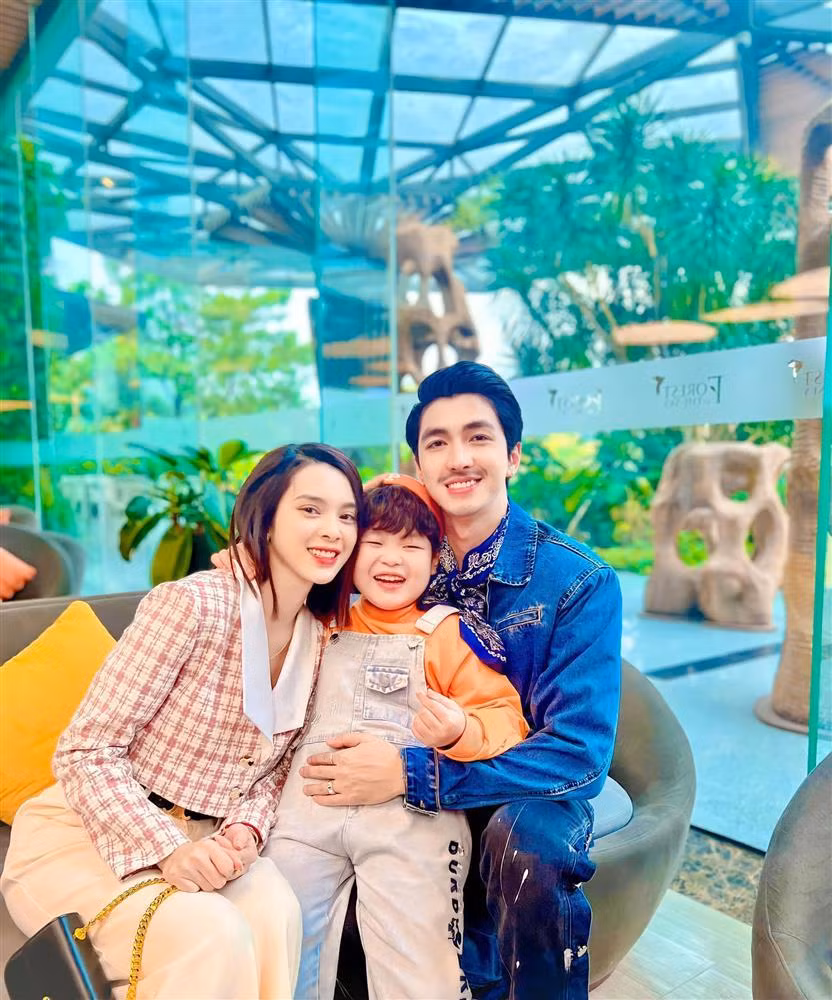 Trong "Đừng làm mẹ cáu", Tuấn Phong đóng vai Voi - một cậu bé lém lỉnh, tính cách giống "ông cụ non". Cậu bé cũng chính là nhân tố giúp kết nối tình yêu của bố Khôi (Bình An) và mẹ Vy (Quỳnh Lương).