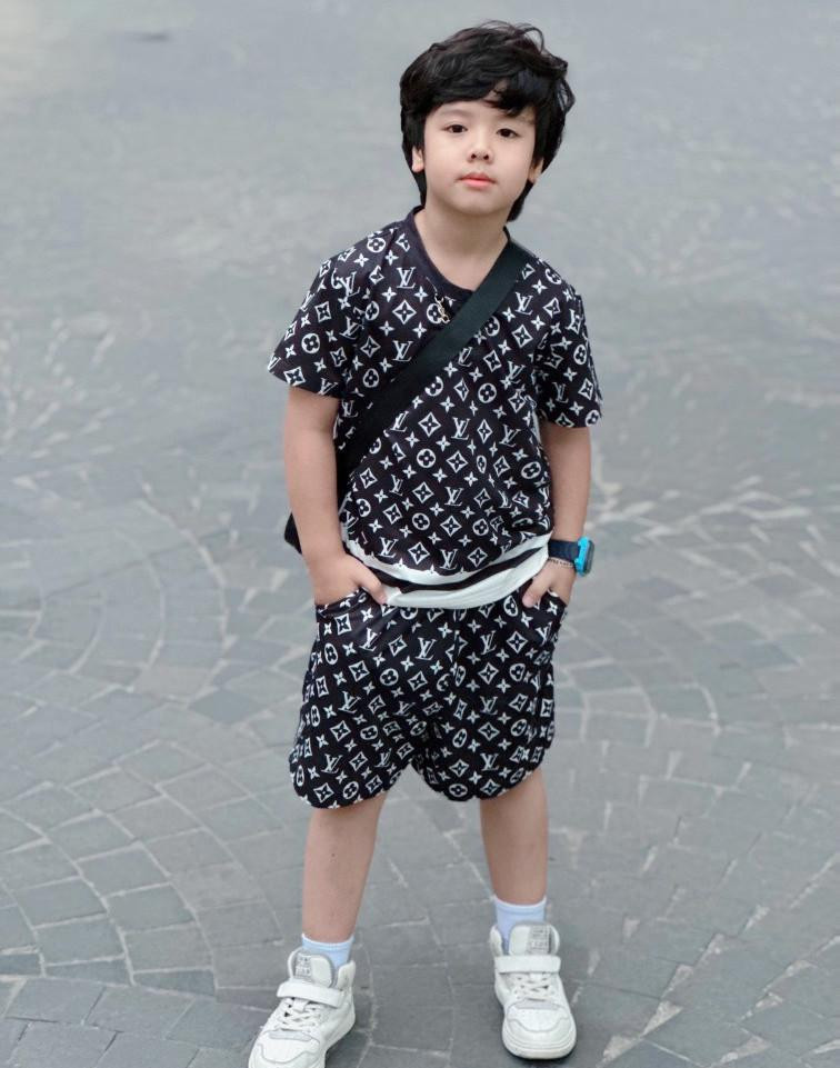 ảo Nam hiện là học sinh lớp 2 tại Hà Nội. Cậu bé bộc lộ năng khiếu nghệ thuật từ sớm nên được gia đình cho tham gia làm mẫu nhí, quay quảng cáo. Dù bận rộn với việc đi quay nhưng thành tích học tập của Bảo Nam không bị ảnh hưởng. Ngoài đam mê đóng phim, cậu bé còn thích đá bóng.