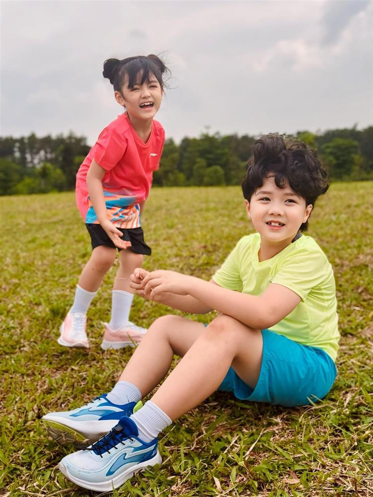 ia Nghĩa và An Nhiên xinh xắn, đáng yêu khi chụp chung hình.