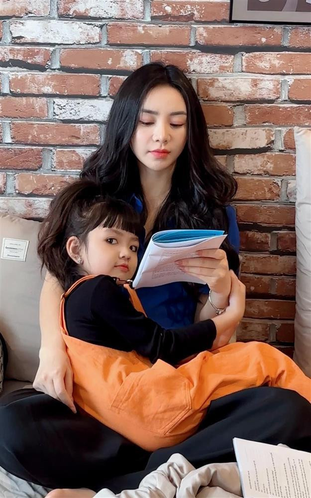 n Nhiên vui vẻ cùng Quỳnh Kool học thoại trong phim "Đừng làm mẹ cáu".