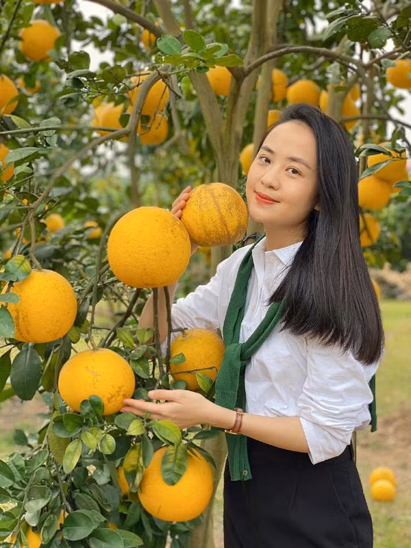 Để có được nhan sắc xinh đẹp như vậy, Bích Ngọc phải cân bằng ăn uống và rèn luyện rất nghiêm khắc.