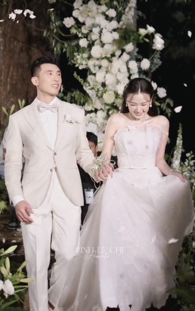 Midu va thieu gia Minh Dat lam nghi thuc la trong tiec cau hon-Hinh-4