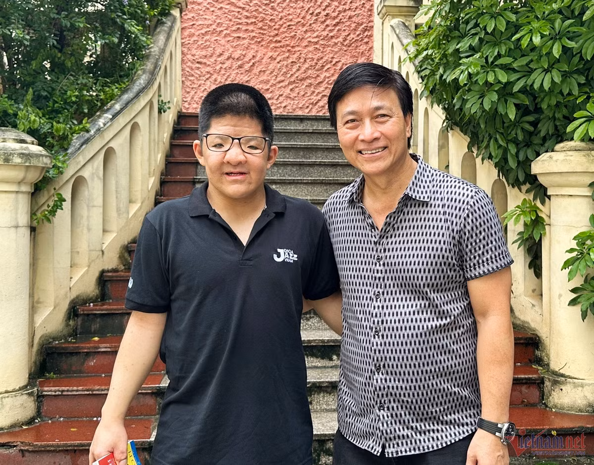 Lan hiem hoi vo Quoc Tuan xuat hien cung chong va con trai Bom