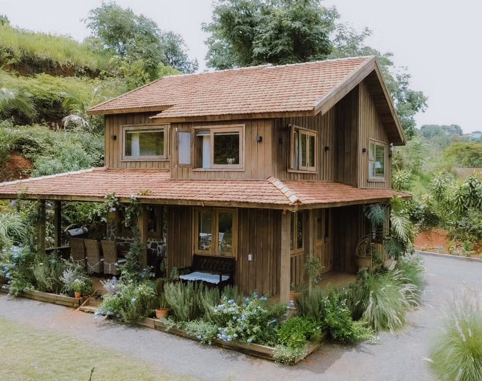 Doi vo chong 9x ho bien manh dat bo trong thanh can nha co tich-Hinh-6