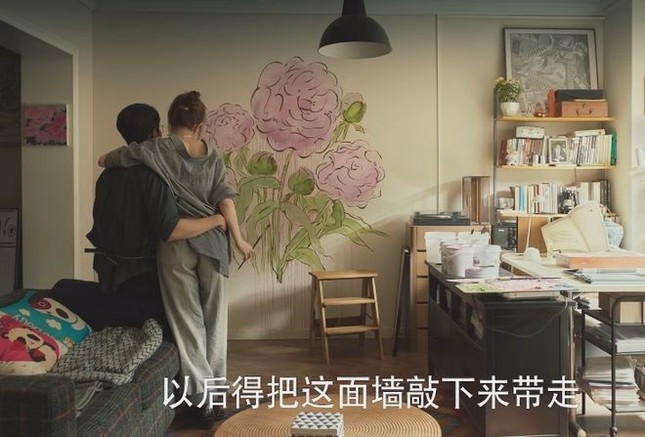 Ngoài ra, theo 163, bức vẽ hoa hồng điểm nhấn của phim trước và sau khi hoàn thành rất khác nhau. Bên cạnh đó, nguồn tin bình luận kỹ năng vẽ của Hoàng Diệc Mai, nhân vật được miêu tả là tốt nghiệp Học viện mỹ thuật quốc gia Trung Quốc rất bình thường, không xứng với mỹ danh tài nữ mà cô được miêu tả.